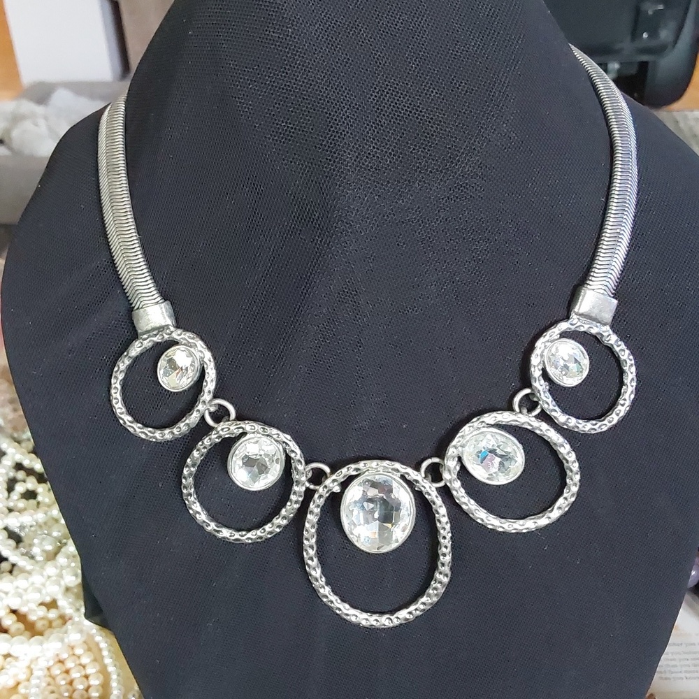 Jules 5 rhinestone necklace silvertone